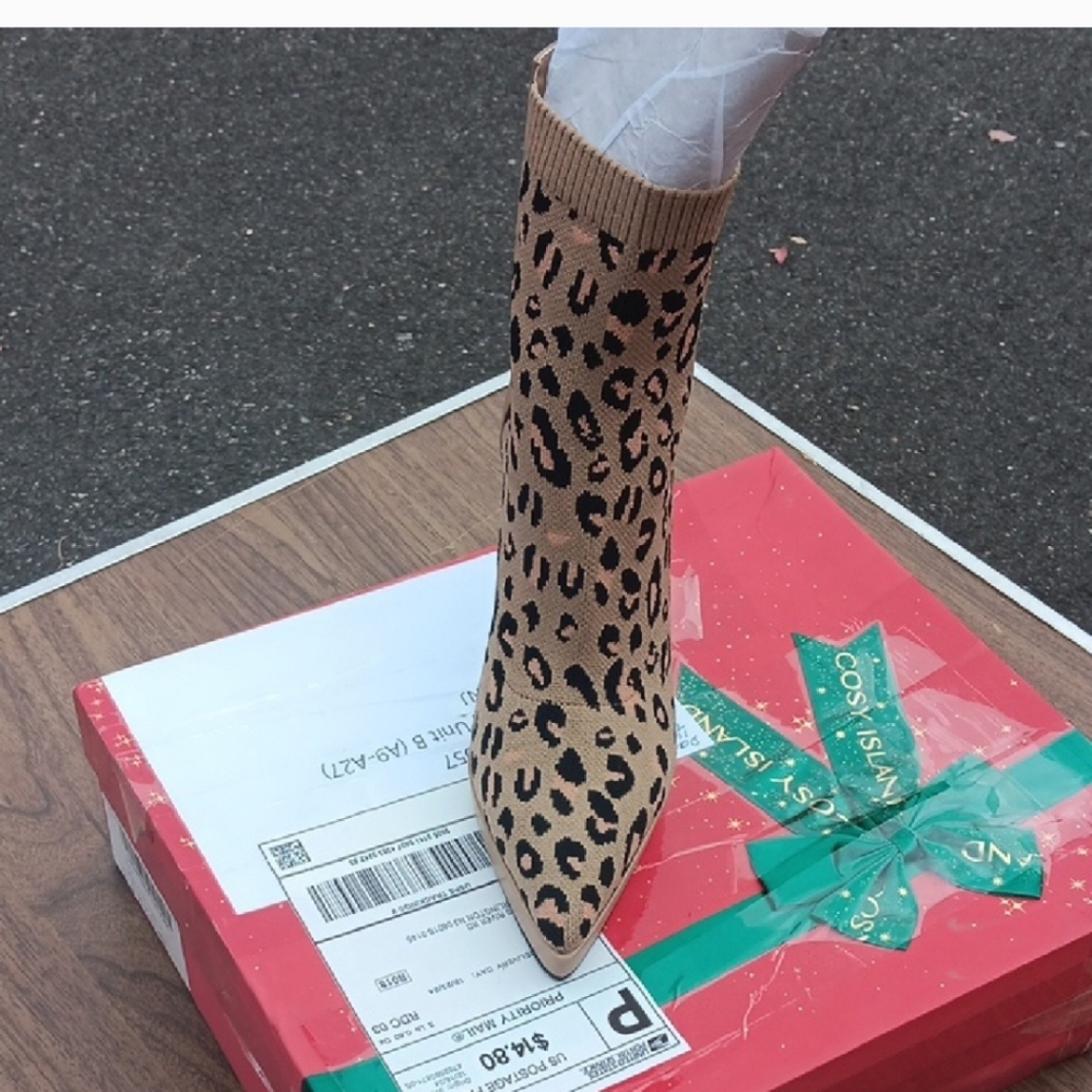 Chic Leopard Print Tan Stiletto Heels
